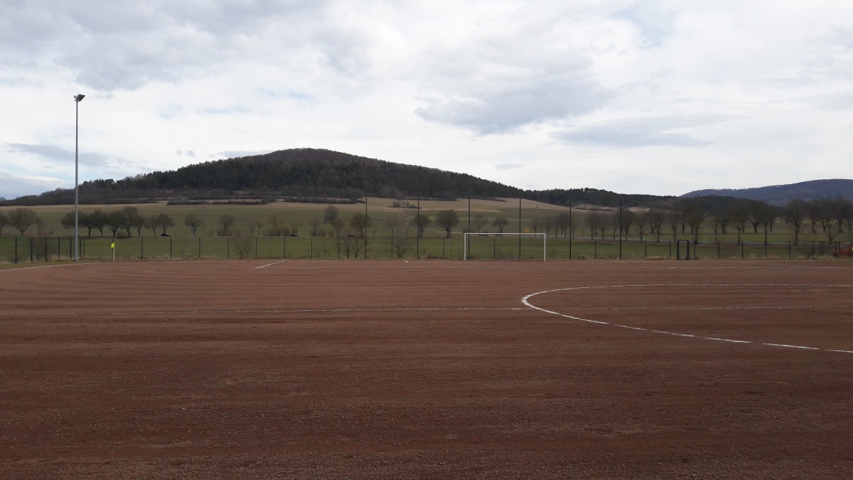 Harte Niederlage auf hartem Platz
